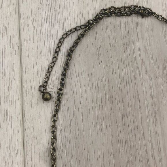 Flower gunmetal stone statement necklace - Picture 5 of 15